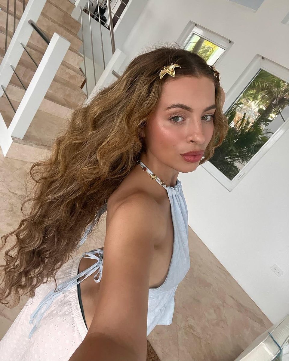 Sophie Bond (PARODY ACCOUNT NOT HER ) tweet media