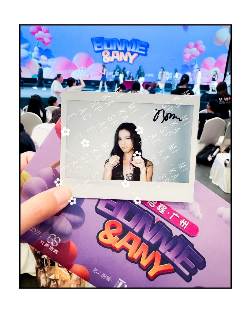 𝑀𝑖𝑘𝑎 tweet media