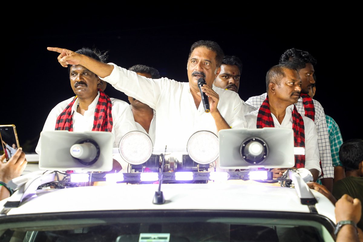 ptrmadurai's tweet photo. அரசியலமைப்பு ஜனநாயகத்தின் மீதான உண்மையான அக்கறையுடன், ஆதிக்கத்திற்கு எதிராக தொடர்ந்து குரல் கொடுத்து வரும் அற்புதமான திரைக்கலைஞரும் அருமை நண்பருமான திரு. @prakashraaj  அவர்கள், திராவிட மாடல் அரசியல் மீதான மதிப்பு, என் மீதான அன்பின் காரணமாக தாமாக முன்வந்து மதுரை மத்திய தொகுதிக்குட்பட்ட பல்வேறு பகுதிகளில் எனக்கு ஆதரவளித்து பரப்புரை மேற்கொண்டது மட்டற்ற மகிழ்ச்சி அளிக்கிறது.

அருமை நண்பருக்கு எனது அன்பும் நெஞ்சார்ந்த நன்றிகளும்!

#ஸ்டாலின்_தொடரட்டும்
#தமிழ்நாடு_வெல்லட்டும்
#VoteForDMK