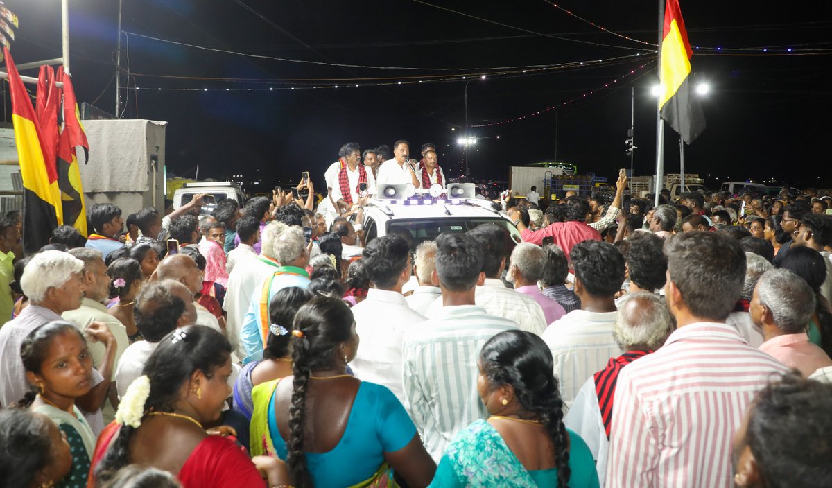 ptrmadurai's tweet photo. அரசியலமைப்பு ஜனநாயகத்தின் மீதான உண்மையான அக்கறையுடன், ஆதிக்கத்திற்கு எதிராக தொடர்ந்து குரல் கொடுத்து வரும் அற்புதமான திரைக்கலைஞரும் அருமை நண்பருமான திரு. @prakashraaj  அவர்கள், திராவிட மாடல் அரசியல் மீதான மதிப்பு, என் மீதான அன்பின் காரணமாக தாமாக முன்வந்து மதுரை மத்திய தொகுதிக்குட்பட்ட பல்வேறு பகுதிகளில் எனக்கு ஆதரவளித்து பரப்புரை மேற்கொண்டது மட்டற்ற மகிழ்ச்சி அளிக்கிறது.

அருமை நண்பருக்கு எனது அன்பும் நெஞ்சார்ந்த நன்றிகளும்!

#ஸ்டாலின்_தொடரட்டும்
#தமிழ்நாடு_வெல்லட்டும்
#VoteForDMK