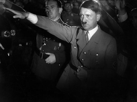 ComploploWatch's tweet image. Demain, 20 avril 2026, le nazi @elonmusk est convoqué par le 'tribunal cyber' parisien pour expliquer la négation de la #Shoah par @Grok et la diffusion de #pédo-pornographie par l'IA à #Musk.

Demain, 20 avril 2026 il y a 137 ans, le nazi #Hitler est né.

Le sens du timing !? 🤔