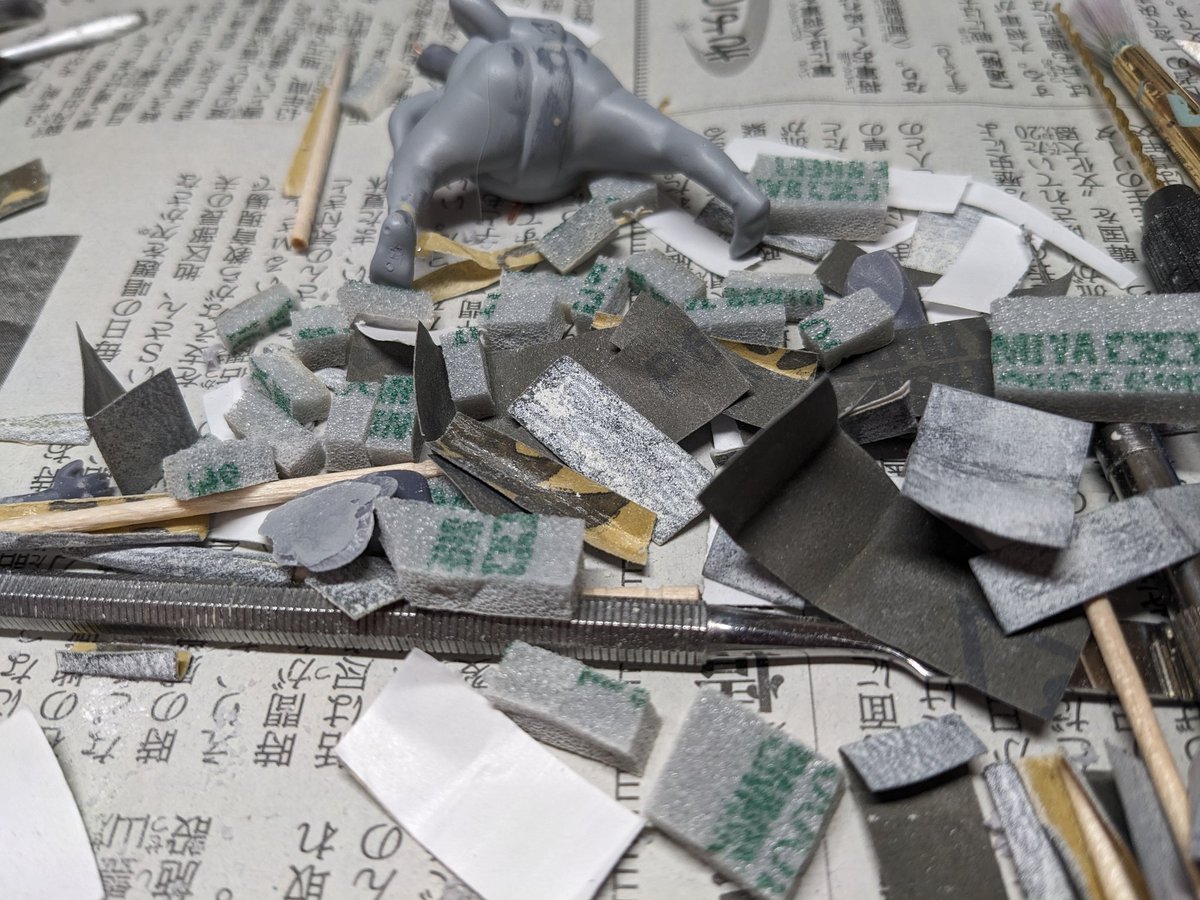 パテ盛りとヤスリがけの日々は続く………