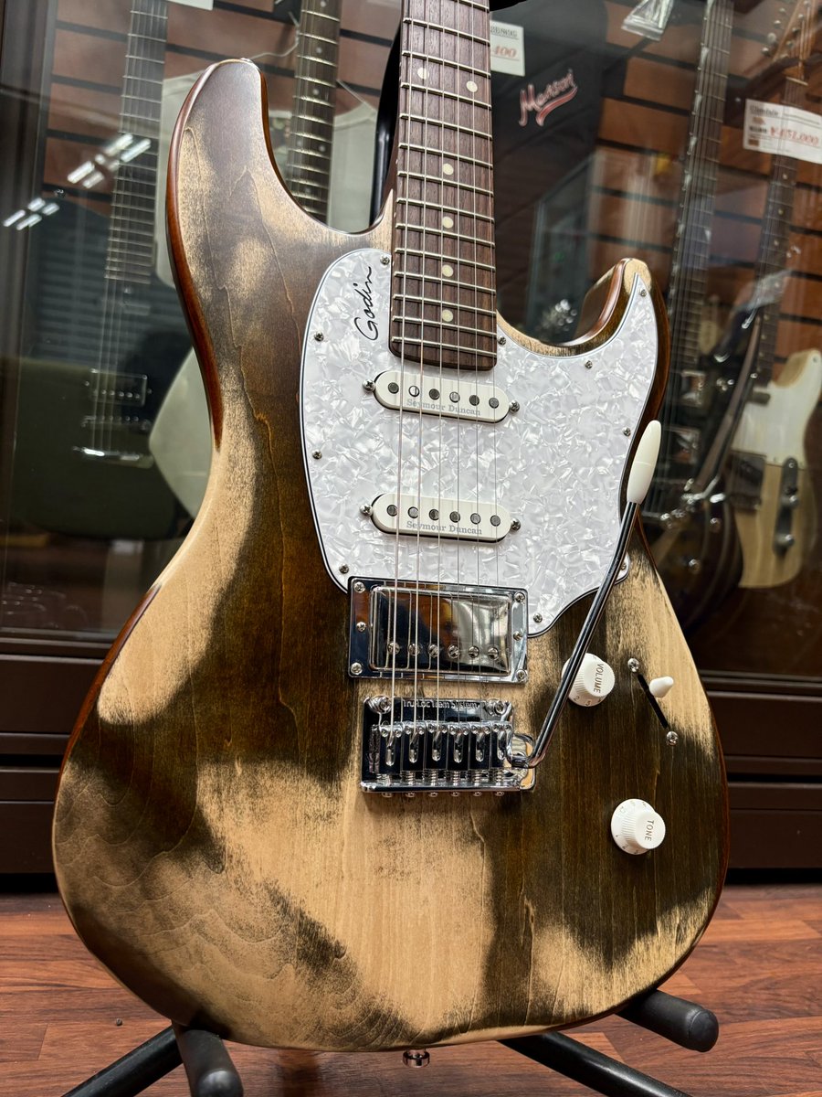 apollonmusic's tweet image. #Godin Session T-Pro LTD Kanyon Burst Hangoverが入荷！

手作業による仕上げが施された、ヴィンテージライクなルックスが特徴😎
ピックアップはSSH配列で、場面やジャンルを選ばずに活躍します！

こちらはB級特価での販売です！
特価理由は下記デジマートページをご参照ください👇