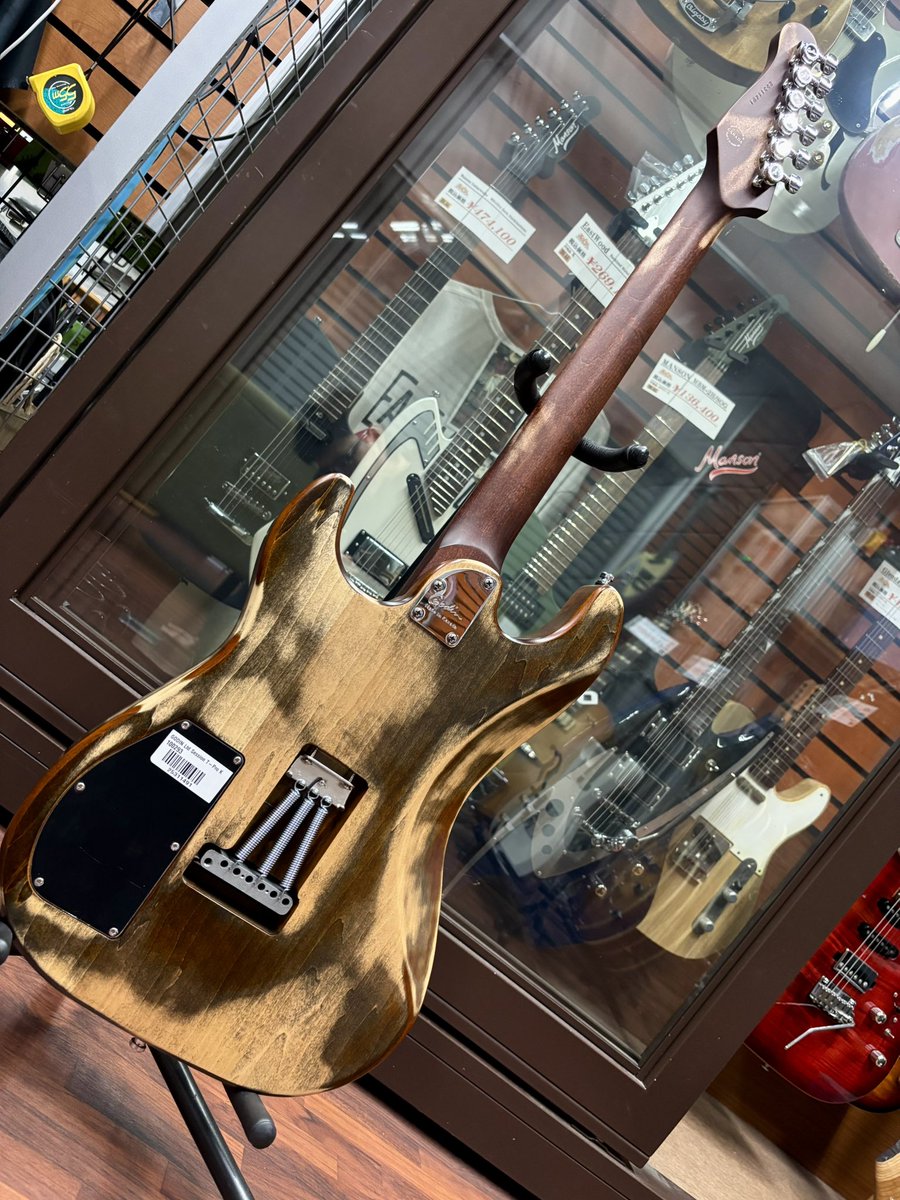 apollonmusic's tweet image. #Godin Session T-Pro LTD Kanyon Burst Hangoverが入荷！

手作業による仕上げが施された、ヴィンテージライクなルックスが特徴😎
ピックアップはSSH配列で、場面やジャンルを選ばずに活躍します！

こちらはB級特価での販売です！
特価理由は下記デジマートページをご参照ください👇