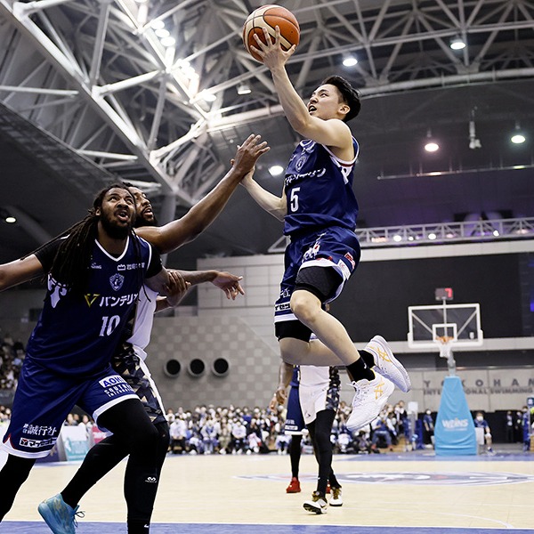 bbking_jp's tweet photo. 🏀ピックアップ🏀
富永啓生が史上5人目の大台突破…Bリーグで1シーズン1000得点を達成した歴代日本人選手
https://t.co/cKzG7rQWlD
宇都直輝、河村勇輝、安藤誓哉、富樫勇樹、富永啓生――快挙を達成した名スコアラーたちを1人ずつ振り返ります📝