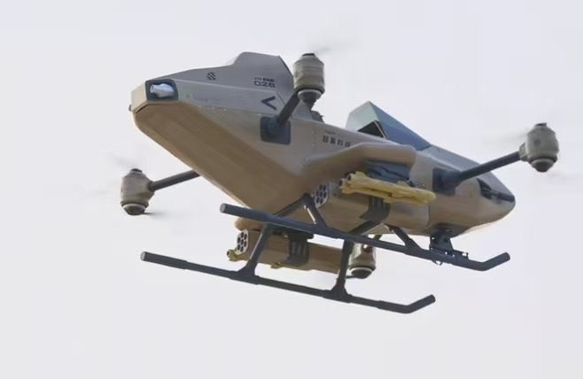 Drone_Wars_'s tweet image. 📸: Make drones manned again! A giant manned quadcopter, presented in China, equipped with NURS, anti-tank missile systems, machine guns, and automatic cannons.
+ An electronic jamming unit with a range of 5 km
Flight time: 90 minutes. Combat radius: 120 km.
#UAV #UAS #Drones