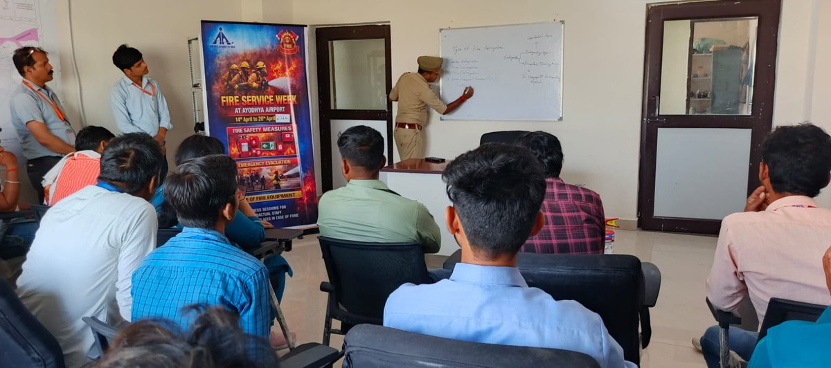 aai_ayodhya's tweet image. फायर सर्विस वीक के अवसर पर आज अयोध्या एयरपोर्ट पर कैज़ुअल स्टाफ को फायर एक्सटिंग्विशर के उपयोग की प्रशिक्षण दी गई तथा आग लगने की स्थिति में बचाव के उपायों के बारे में जानकारी प्रदान की गई। 🔥🚒
#FireServiceWeek #FireSafety #AyodhyaAirport