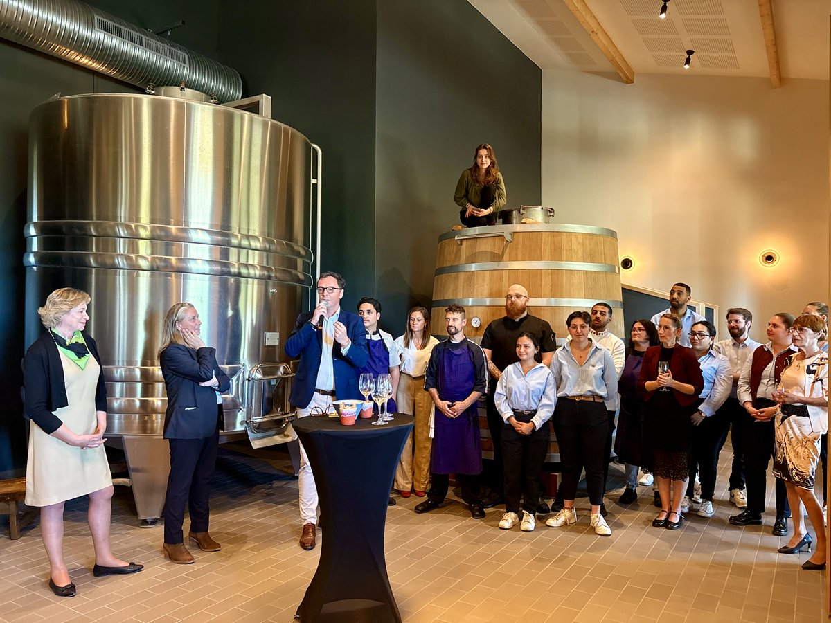 n_delattre's tweet image. 🍇 À l’inauguration du nouveau chai du Château Fage à Arveyres, un site patrimonial qui illustre le dynamisme de l’œnotourisme en Entre-deux-Mers et en Gironde. 👇