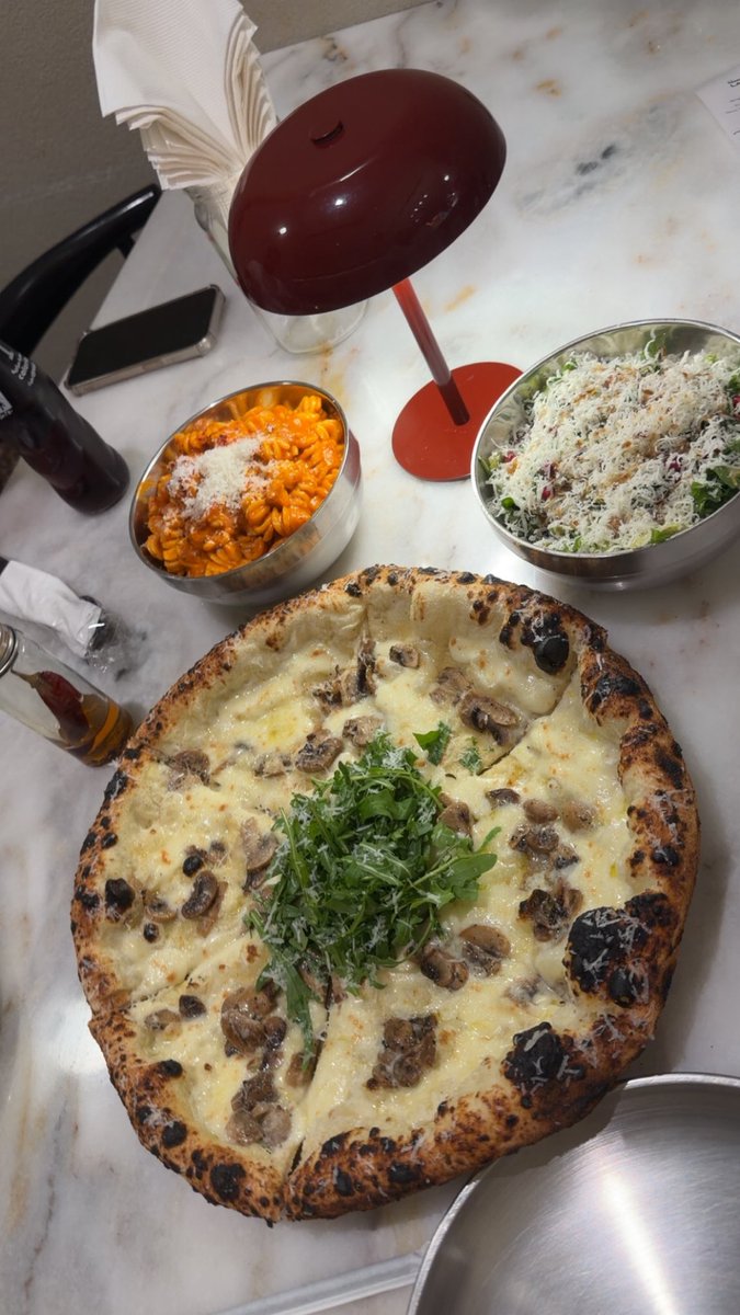 Restaandcafe's tweet image. 🚩 #مطعم لاكاريستا
مختص بيتزا وباستا 🍕 🍝 Italy 
#restaurant lacresta 

📍#بريدة طريق أبوبكر الصديق 

مكان شرح جلسات متعدده 
داخلية وخارجية 
خيارات محدودة وواضحة

حشوات متنوعة

#Alqassim 
#buraydah 
#قهوة 
جرّب وقيّم