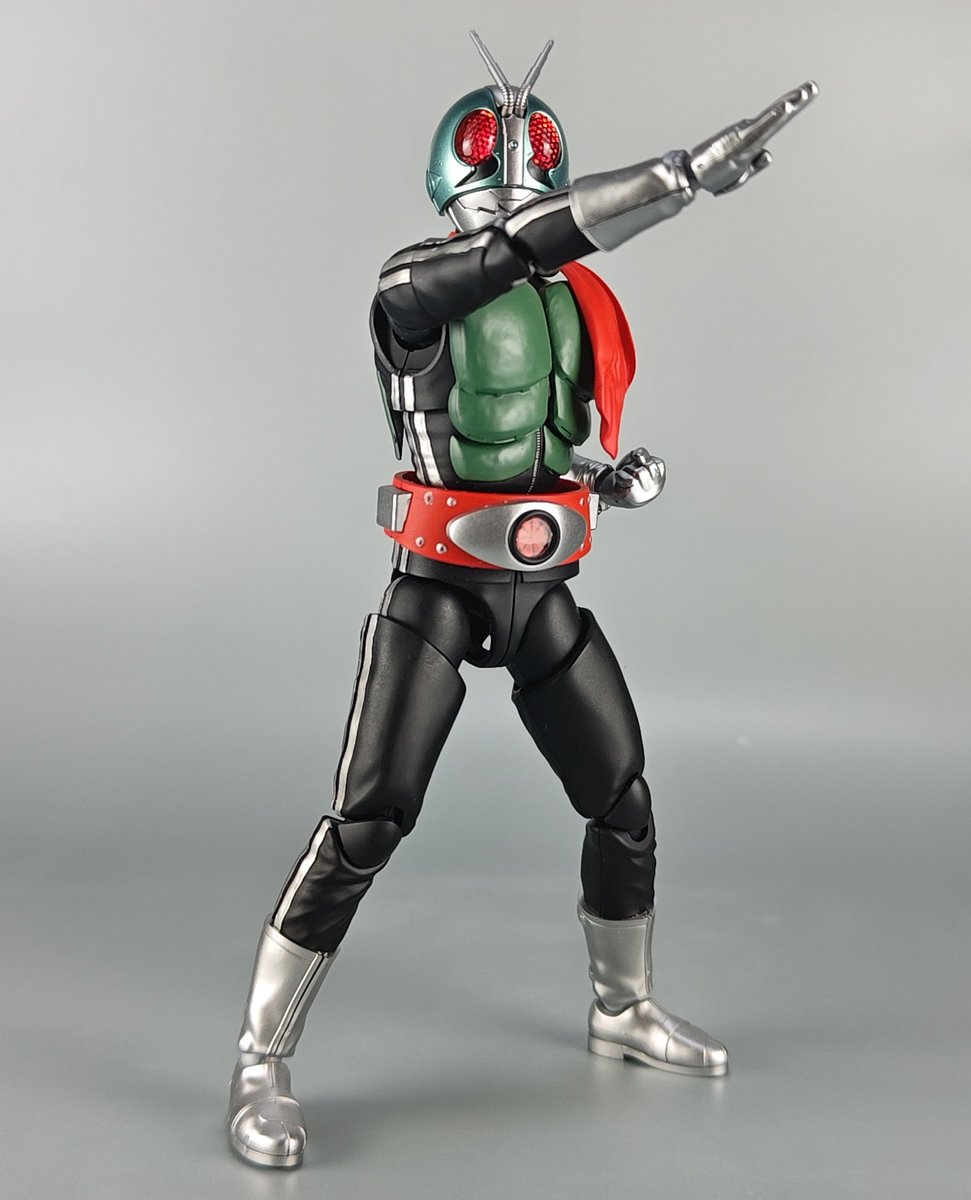 仮面ライダー　スタンダード　ボディリペイント Figure-rise Standard 仮面ライダー新1号塗装。ボディは薄松葉色、銀色