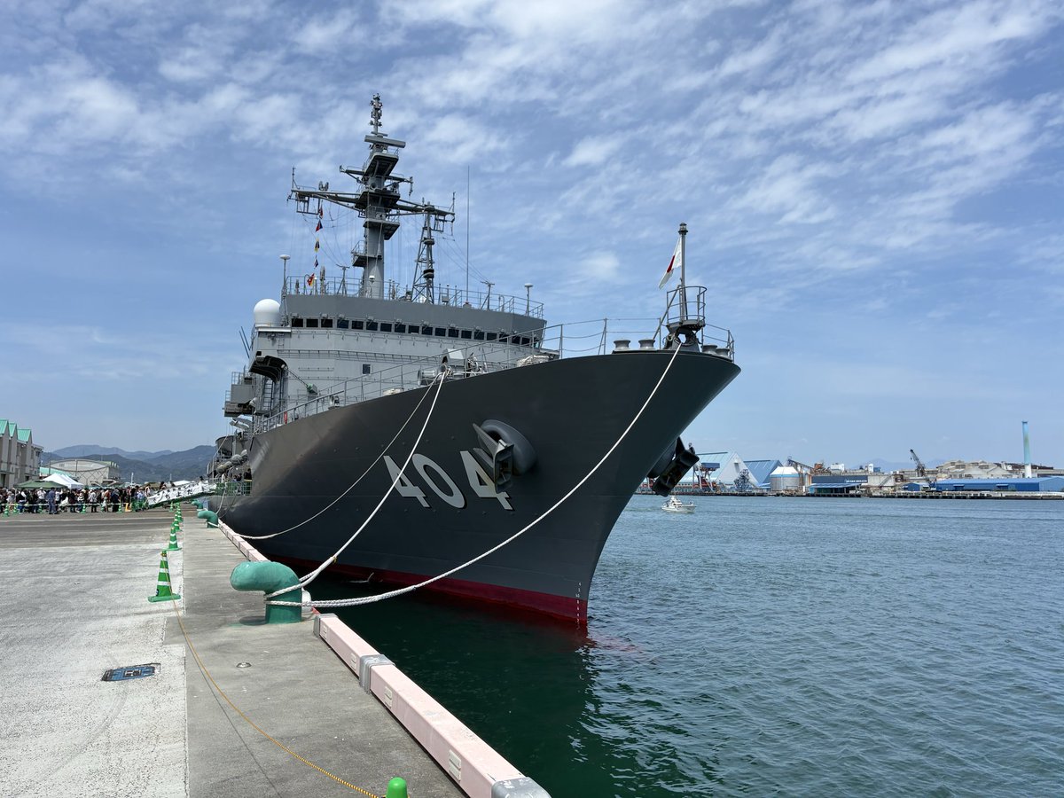 si2c1845's tweet photo. 潜水艦、潜水艦救難艦の乗船は諸事情によって今回はできませんでした。写真は近くからの撮影したものです。 https://t.co/s751ZGZbkb