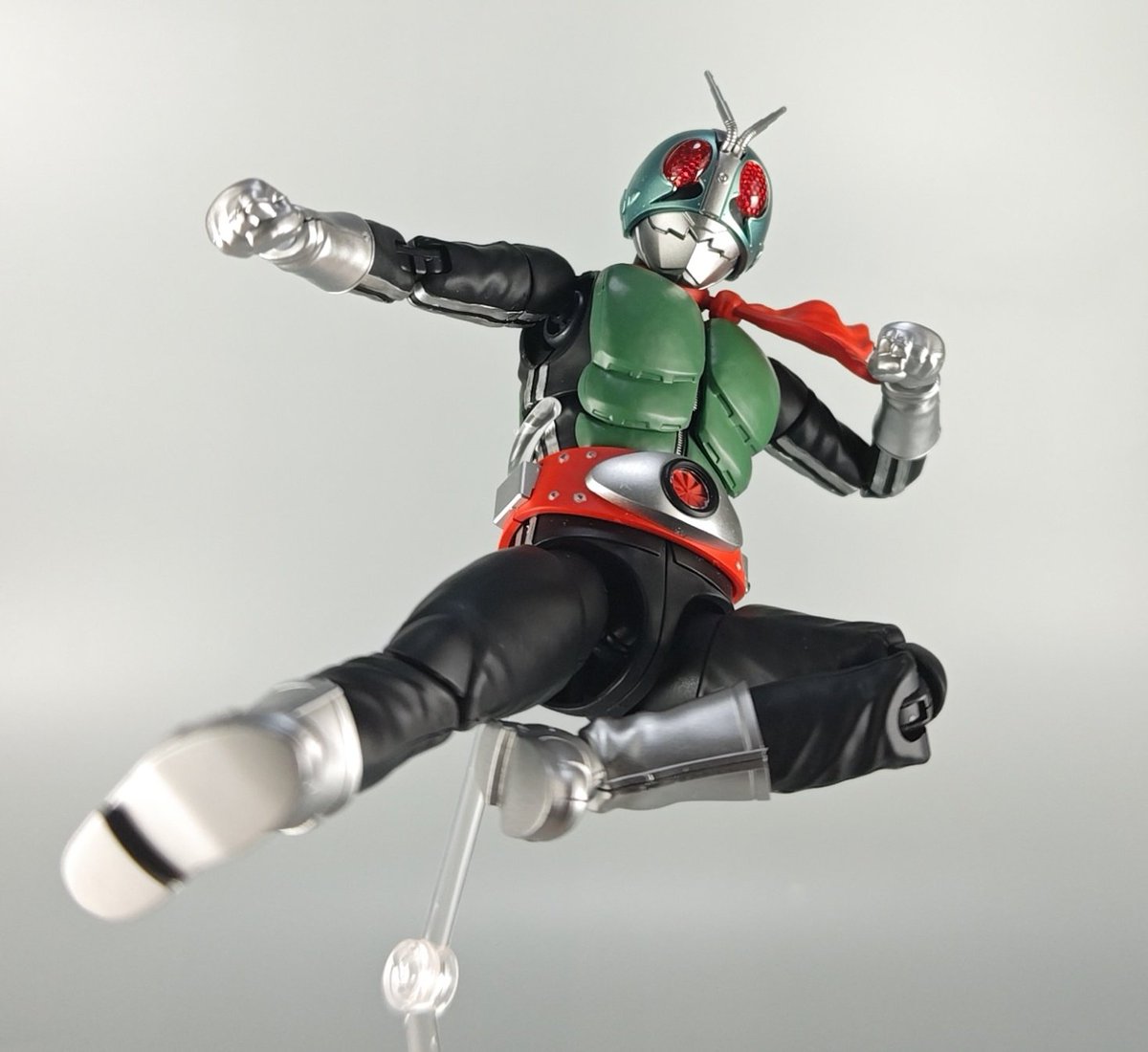 Figure-rise Standard 仮面ライダー新1号塗装。ボディは薄松葉色、銀色