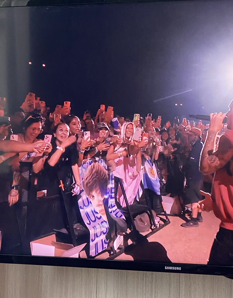 drewbiebo's tweet photo. THIS TOOK ME BACK TO 15 YEARS AGO #BIEBERCHELLA https://t.co/qdhMz6ECRE