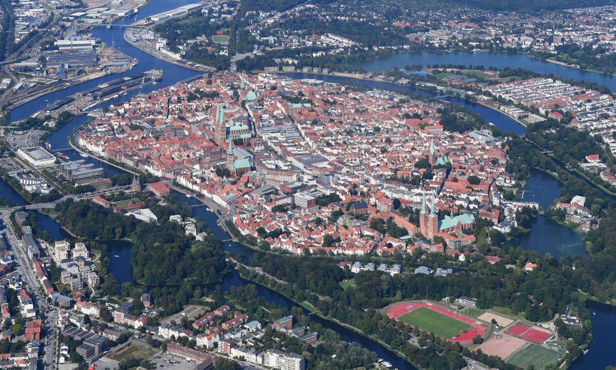 DiegoMoldesGonz's tweet image. I love cities with canals. Thread on #cities in Northern Europe with #canals :

1. The Hanseatic City of Lübeck (German: Hansestadt Lübeck), Germany.