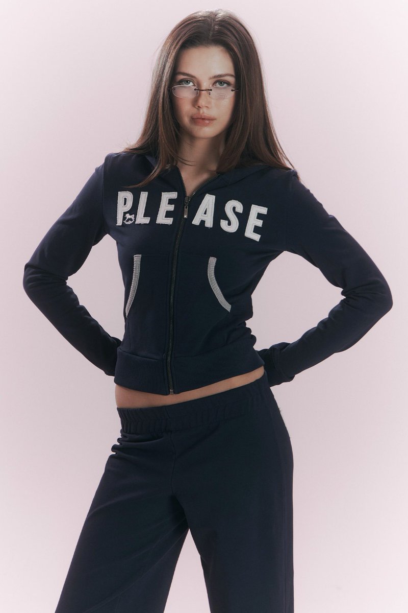 manaknotguns's tweet photo. 세트인줄알앗는데 찾아보니까따로네여

👕 pleasenofollow - Dorothy Logo Patch Hoodie (Navy)
https://t.co/LtGOFgNS2h 

🩳 일리오 - Navy Angel sweat shorts (판매링크는못찾앗떠염…ㅜ) https://t.co/o9jtpxx28L