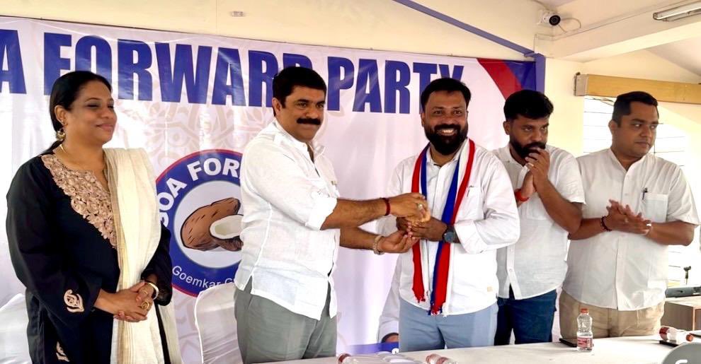 VijaiSardesai's tweet photo. Happy to welcome former Mormugao Councillor Nilesh Navelkar into the @Goaforwardparty in the presence of VP Adv. Ashma, GS (Org)@durgadasskamat , Jt. Secretary @VikasBhagatGoa and GUSC President Hrithik Mandrekar.

Nilesh joining GFP strengthens our resolve to stand with the people of Mormugao who refuse to let Goa become a coal hub for vested interests. Together we will continue to resist every attempt to sacrifice Goa for coal and corporate greed.