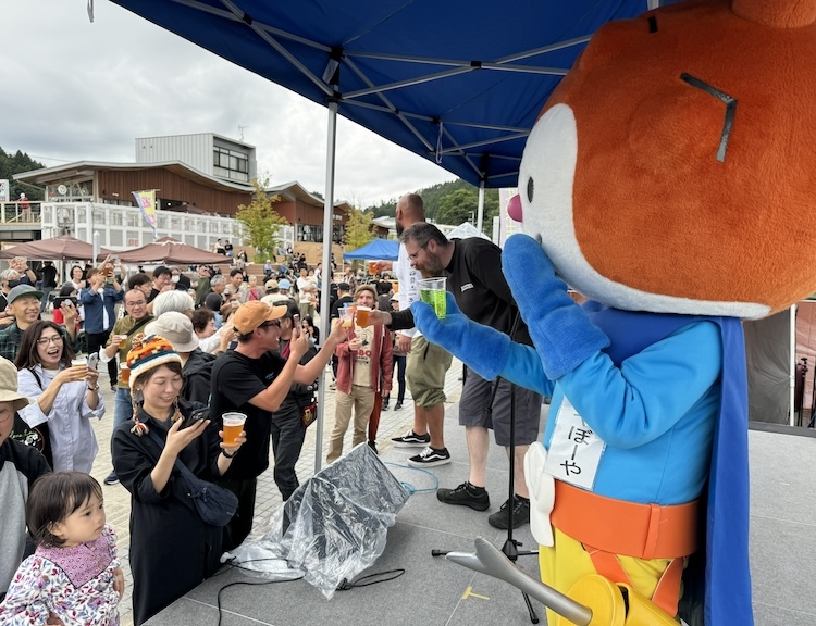 【🍺気仙沼でビールフェス開催！】

「Kesennuma Beer Festival 2026」が5月30日に南町海岸公園で開催✨
BLACK TIDE BREWINGのクラフトビールに、地元グルメ、日本酒まで楽しめる入場無料イベントです🙌

👉beermaps-news.nomooo.jp/article/2026/0…