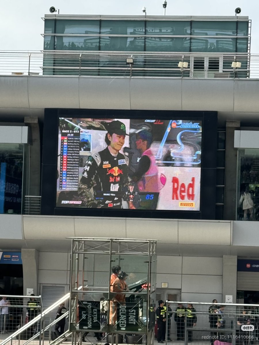 𝕬𝖉𝖉𝖎𝖈𝖙𝖊𝖉 𝖙𝖔 王一博. YIBO tweet media