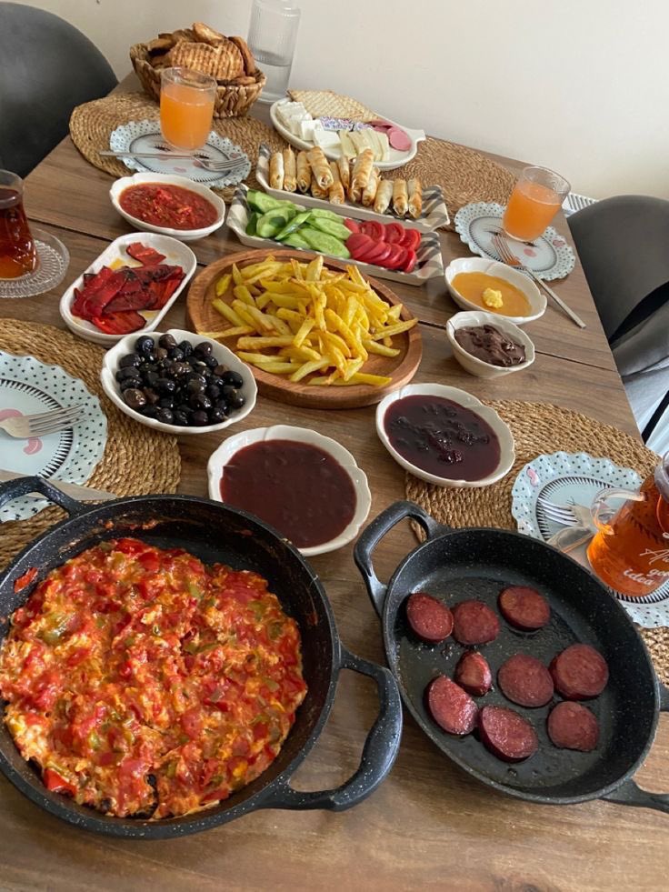 hanimla muhabbet ederek şöyle bir pazar kahvaltisi.. dert tasa kalmaz aq