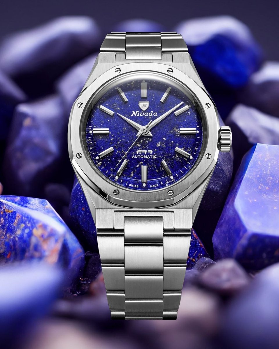abtsaat's tweet image. Lapis Lazuli Taşından İlham Alan Mavi Kadran 🌠 

Nivada Grenchen F77 Lapis Lazuli MK2 38 mm kasa çapı ve 12 mm kasa kalınlığı ile bilekte dengeli ve konforlu bir duruş sergileyen model, 45 mm lug-to-lug ölçüsü sayesinde farklı bilek tiplerine uyum sağlıyor. 

#abt #abtsaat