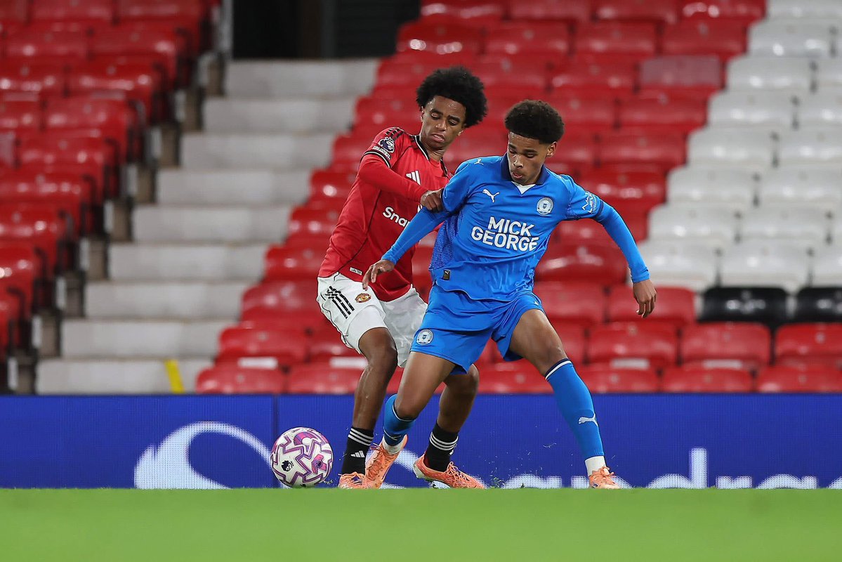 FcKennett's tweet image. Great to see former @FcKennett Youth player Maxim in great form for   @theposh U18’s
He scored⚽️⚽️ and 1 assist in a 4-2 win at @QPR👏🏻
#oneofourown⚫️🔵#baller⚽️  @BBCCambsSport @CambsNonLeague @KennettFc