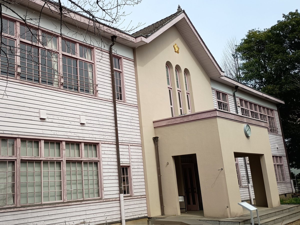 ガイドブックには載らない建物たち tweet media