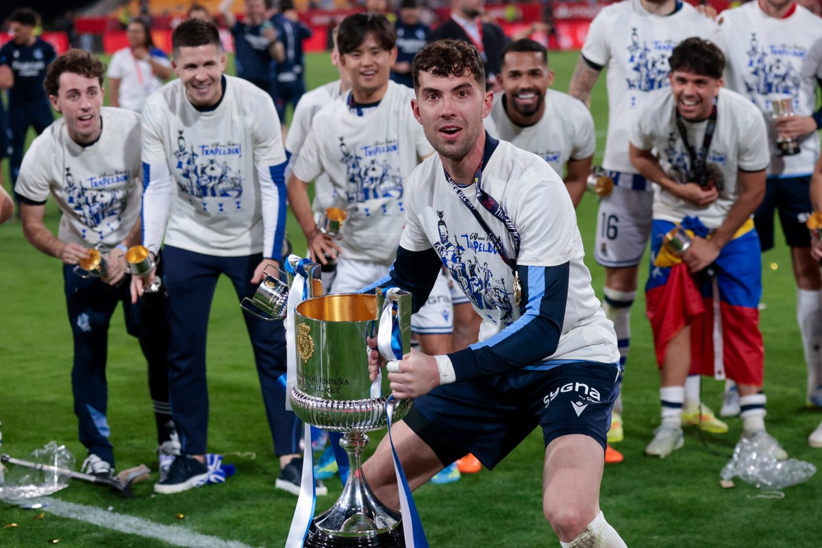 elchiringuitotv's tweet photo. 🎩🦸‍♂️ DON UNAI MARRERO, el HÉROE de la FINAL de #CopaDelRey 2026. https://t.co/qdwBQ0JmHS