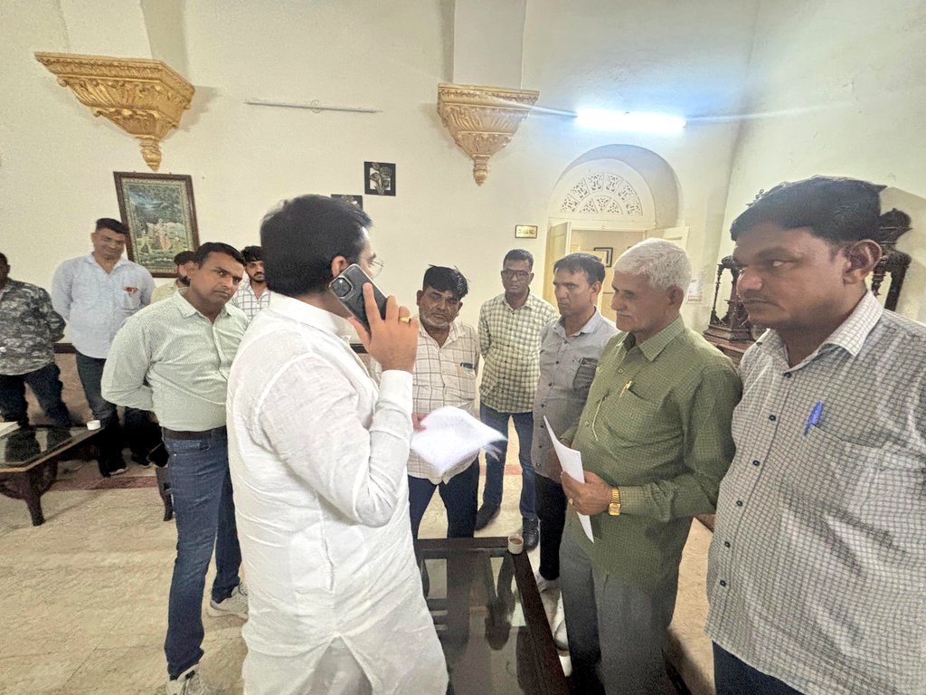 SureshRawatIN's tweet image. आज सर्किट हाउस, अजमेर में जनसुनवाई के माध्यम से नागरिकों की समस्याओं को सुना और उनके त्वरित समाधान हेतु संबंधित अधिकारियों को आवश्यक निर्देश दिए।

#SSR #Ajmer