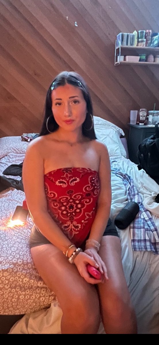 astonishing young woman 🪬 - 5/9 tweet media