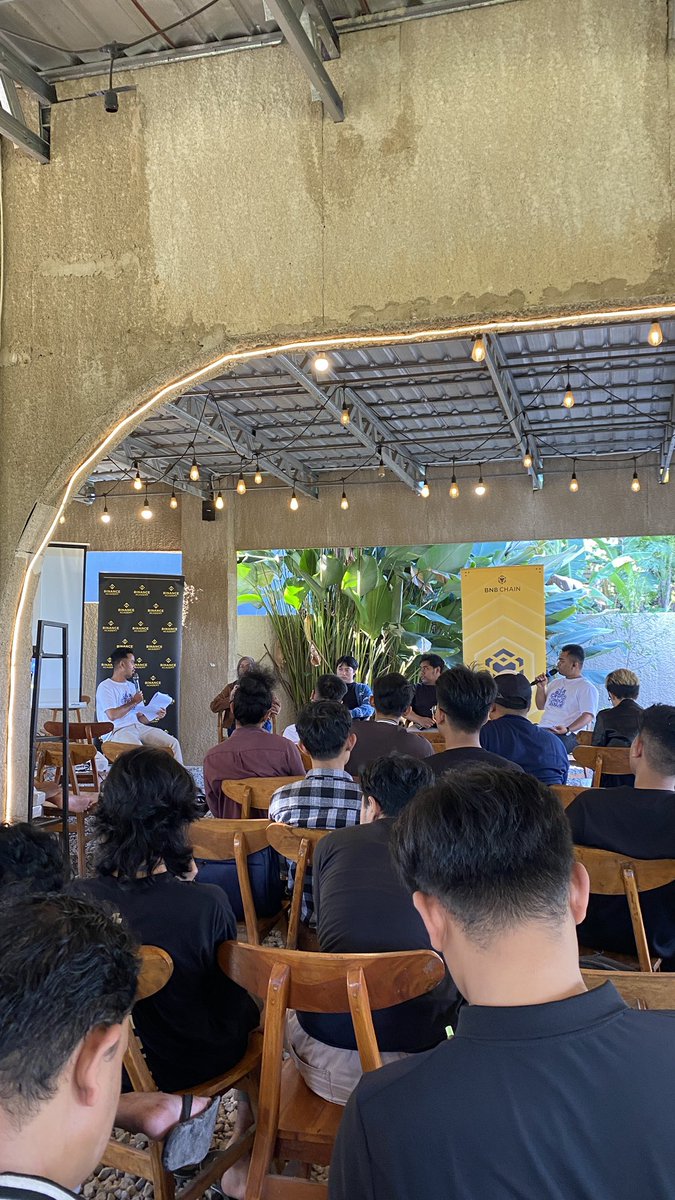 Alvenendrawan's tweet photo. Curiously banget untuk event Yogyakarta Web3 Connect, yang biasanya kita belajar buat ngeDev hari ini kita diajarkan juga cara untuk menggunakan AI untuk Product Marketing🤩

@BinanceAcademy @BNBCHAIN 

#YogyakartaWeb3Connect2026 https://t.co/HHF136Vgje
