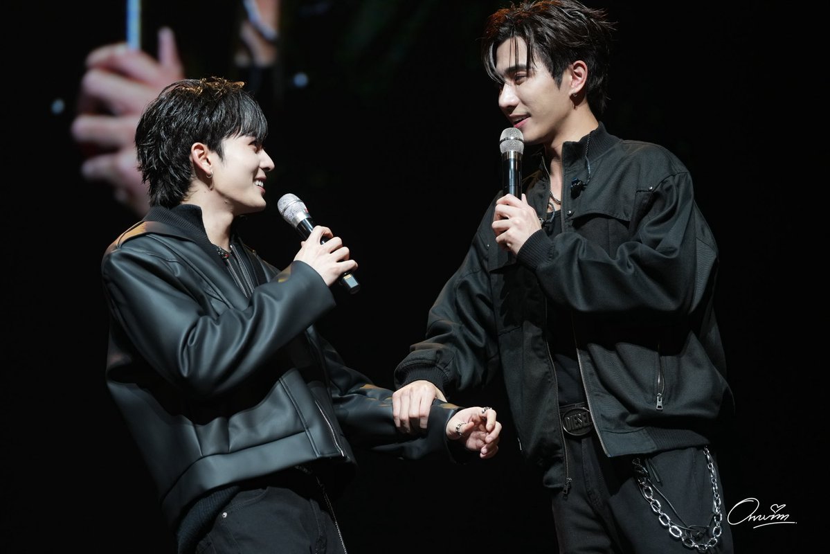 ornvim's tweet image. พี่ว่า เดี๋ยวนี้ พี่ต้องกดตลอดเลยนะ กลัวพลาดมม 😳😳

PERTHSANTA WITH TIME TONIGHT 
#PSTimeStopperinTaipei
#PerthTanapon #Santapp