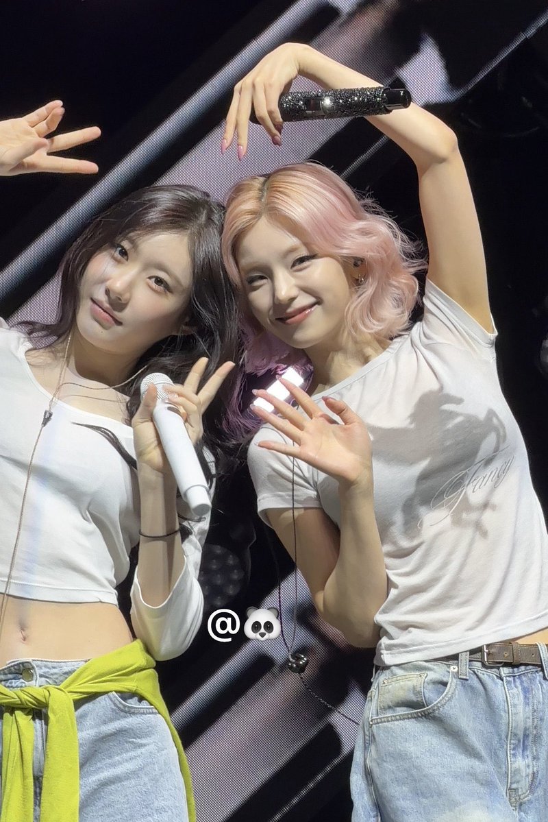 chaeryeong and yeji look radiant at today’s concert in sydney omg