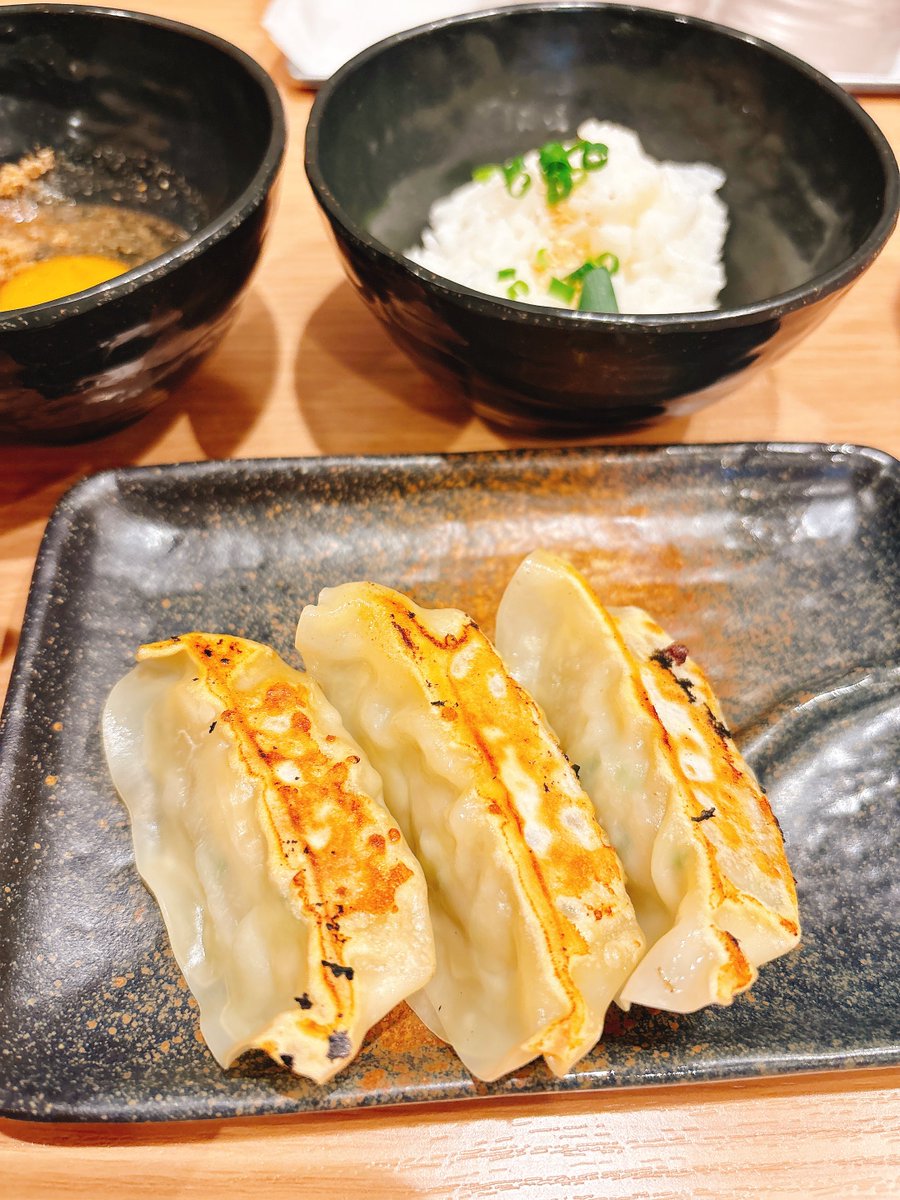 北海道らーめん奥原流　久楽さん
油そば　生卵魚粉付き
〆の追い飯
餃子