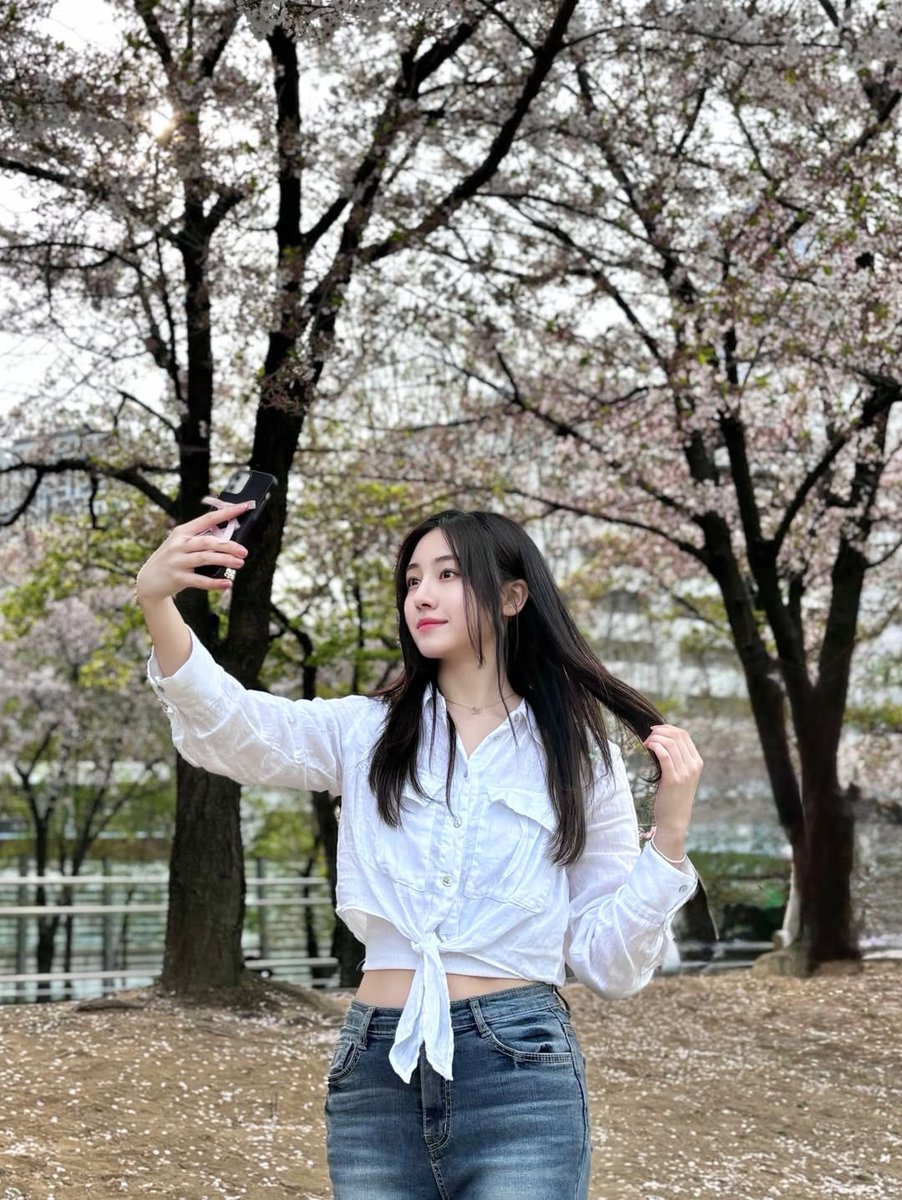 jurinohane's tweet image. 2년 전 벚꽃🌸　

#RocketPunch #로켓펀치 
#정다현 #DaHyun #ダヒョン

🔗instagram.com/p/DXTJyRclAPB/…