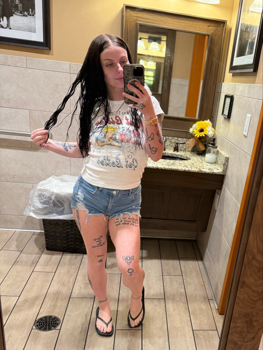 secret seller 🎀 tweet media