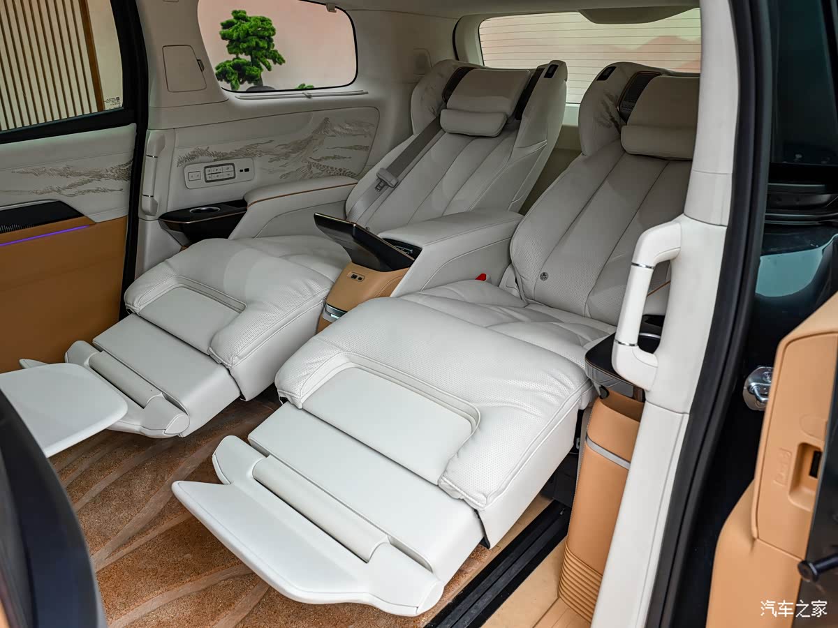 NEWCAR tweet media