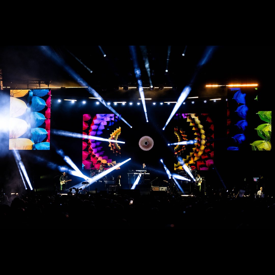 wearejames's tweet image. Came Home. Thank you Manchester. What a joyous way to the end the tour. Love Is The Answer. NBL x

📷 IG: Ehud_lazin
#Manchester #LoveIsTheAnswer #JamesLive2026