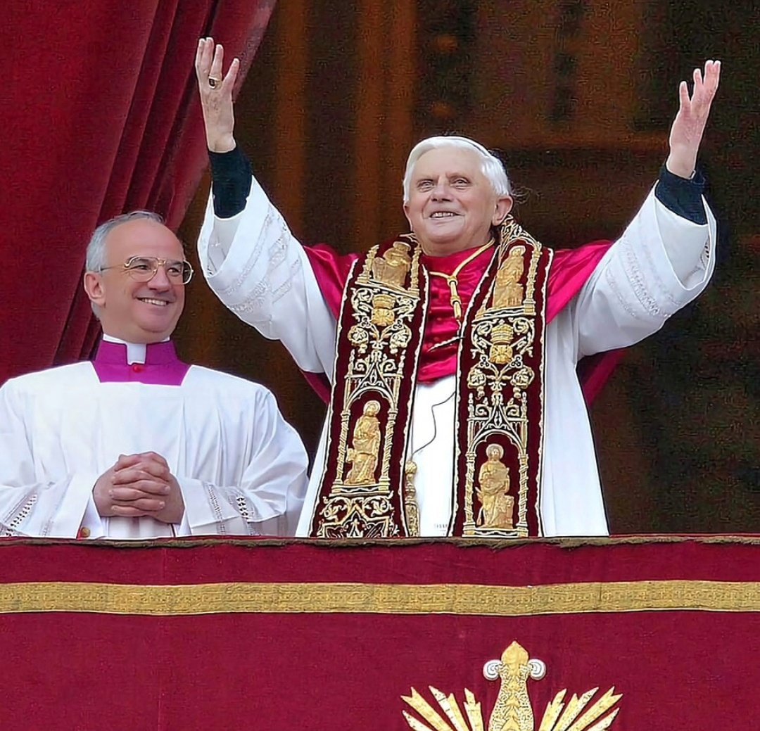 SiateSanti's tweet photo. 19.04.2005

Ventuno anni fa, il cardinale Ratzinger fu eletto Papa Benedetto XVI.

“Habemus Papam! 

Eminentissimum ac reverendissimum Dominum, Dominum Iosephum Sanctæ Romanæ Ecclesiæ Cardinalem Ratzinger

Qui sibi nomen imposuit Benedicti decimi sexti”. https://t.co/pvOE9IDSeH