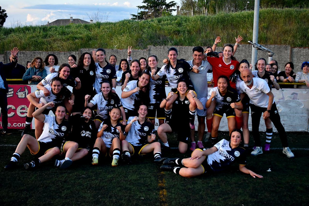 😊 ¡Muy buenos días! 

🥇 Nuestras chicas ya son campeonas de GONALPI tras una grandísima temporada. 

👏 Dos años de existencia de la sección, dos ascensos. 

🔜 La próxima temporada militaremos en Tercera RFEF. 

💪 ¡Enhorabuena equipo!

#ConstruyendoUSCF🏗️