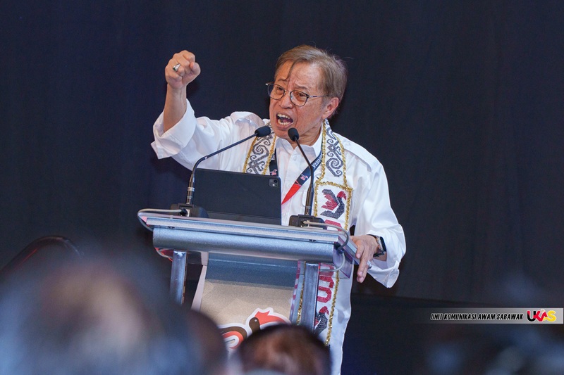 “Jangan takut”: ‘Question DGO, I’ll question PDA’ —  Sarawak demands fairness in O&amp;G fight
 dayakdaily.com/jangan-takut-q…