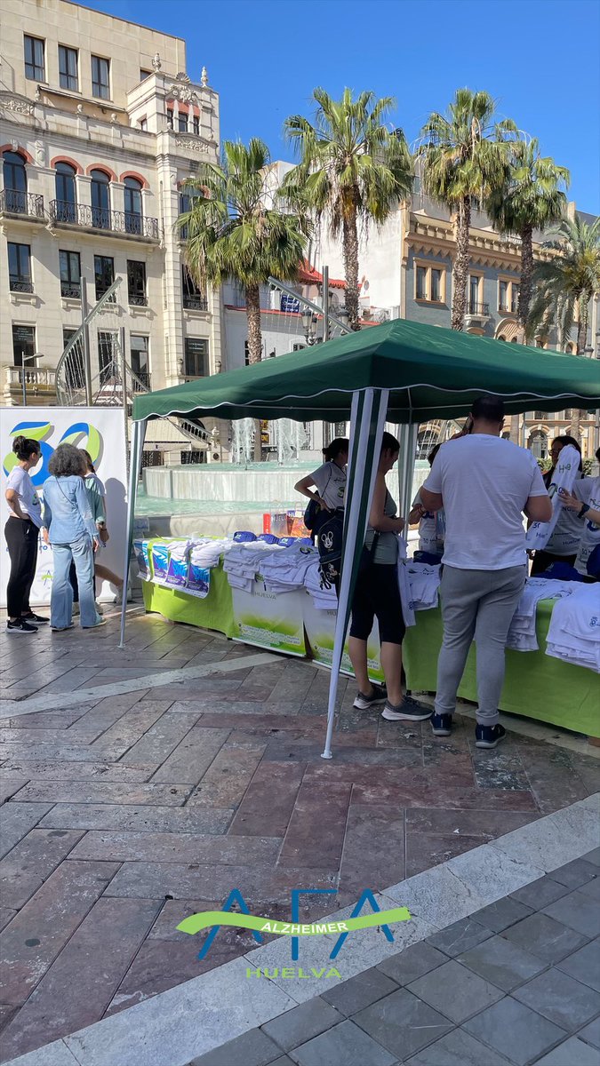 AFAHuelva's tweet photo. Ya estamos instalados en la Plaza de las Monjas con nuestras camisetas.
¡No te quedes sin la tuya!
A las 12:00 comienza la marcha 🚶🏻🚶🏼♀️
#AFAH #Huelva #Alzheimer #30aniversario https://t.co/3RuKDJ0w6Z