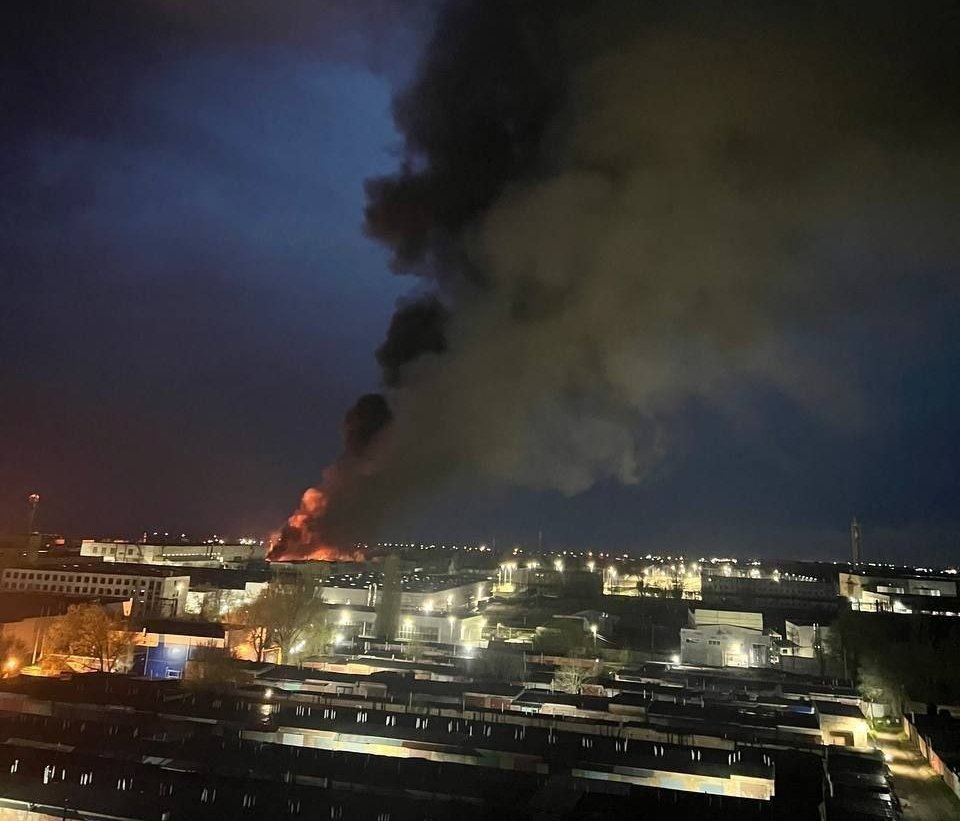 Heroiam_Slava's tweet image. On the night of April 17–18, Ukrainian long-range weapons struck the "Atlant Aero" plant in Taganrog, Rostov region.

This factory is one of the key Russian enterprises involved in the production and assembly of UAVs, including strike drones and their components.