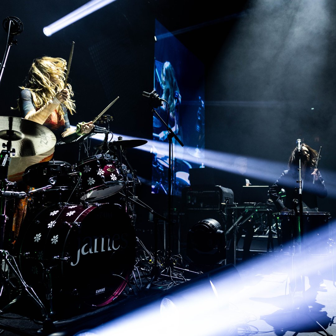 wearejames's tweet image. Came Home. Thank you Manchester. What a joyous way to the end the tour. Love Is The Answer. NBL x

📷 IG: Ehud_lazin
#Manchester #LoveIsTheAnswer #JamesLive2026