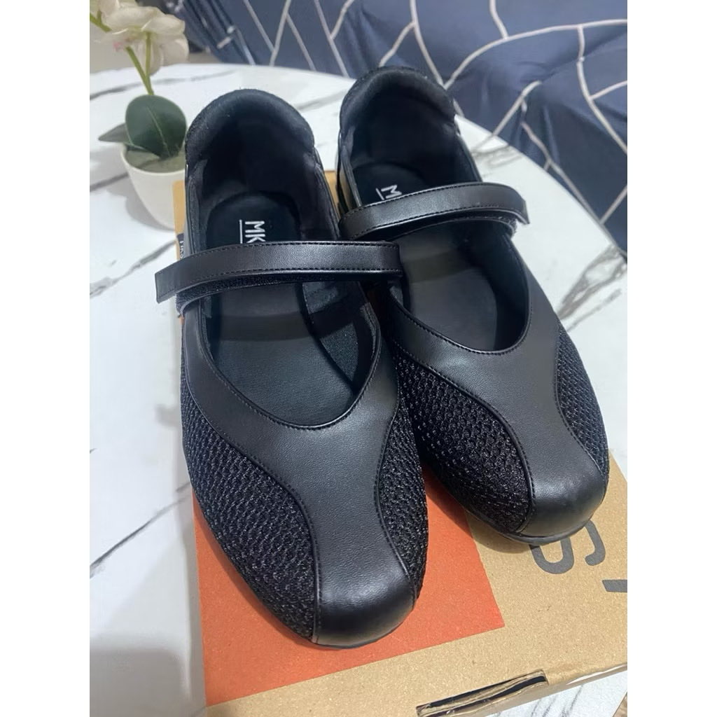 kimjinaaaa's tweet image. Want To Sell / WTS 

MKS - Sepatu Sneakerina Ballerina Sandal Wanita Hitam (Bruna Black) Size 37 
co by oren
baru dipake 1x aja 
#preloved #mks #sneakers #flatshoes
