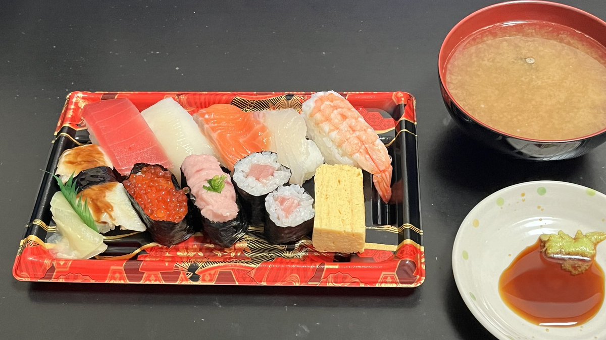 zzsasaki705's tweet image. 今日の晩ご飯なのﾆﾔﾝ🎵

握り寿司、味噌汁

今日も美味しく頂いたのﾆﾔﾝ🎵

#晩ご飯 #dinner