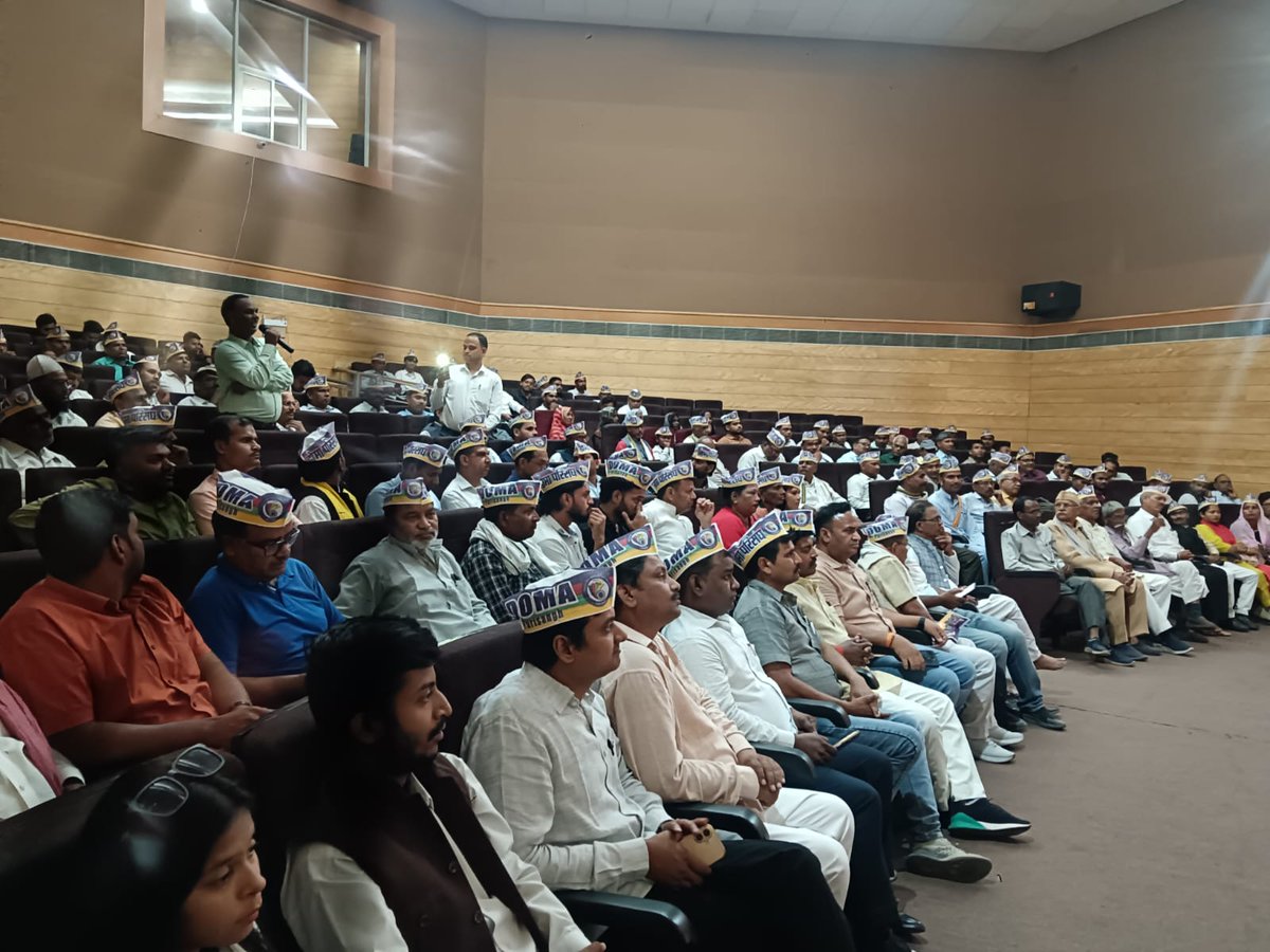 आज लखनऊ में डोमा परिसंघ, उत्तर प्रदेश द्वारा भारत रत्न डॉ. भीमराव अंबेडकर जी की 135वीं जयंती के उपलक्ष्य में प्रांतीय सम्मेलन का आयोजन अंतरराष्ट्रीय बौद्ध संस्थान लखनऊ में सफलतापूर्वक सम्पन्न हुआ।
इस कार्यक्रम में मुख्य अतिथि के रूप में डॉ. उदित राज (पूर्व सांसद, राष्ट्रीय