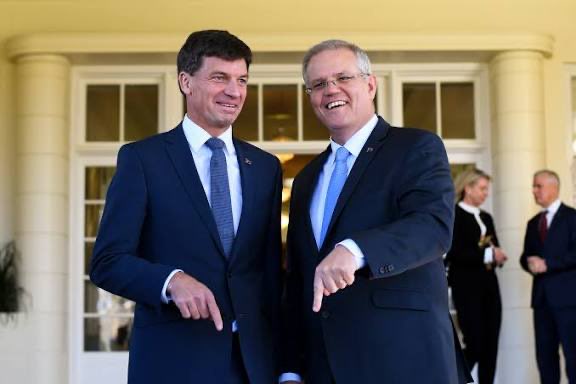 CaraMia200's tweet image. #Resolve (cont) 

#Labor’s primary vote returnd to 32% (had dipped to 29% in March) It was 34.6% at 2025 election.

@AlboPM has a single point over #AngusGate as preferred PM: 33% vs. 32% with 34% undecided. #auspol