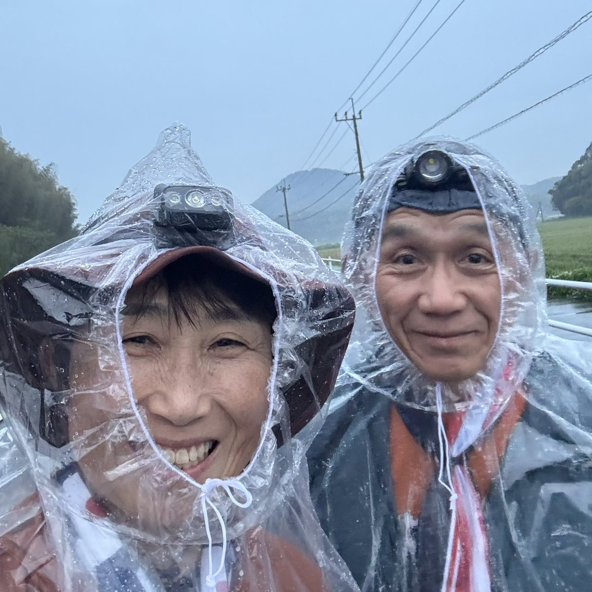 omusubi0313's tweet image. 18・19日と『糸島三都110kmウォーク』大会に参加。
同じコースを2周するという結構メンタル削られる大会。
おまけに毎年雨が降る。
今年もしっかり夜中の3時頃から土砂降り☔️😆
距離も110kmというけど112km
泣きたくなるけど無事に完歩

ただただ疲れた…

#60代ランナー #ウォーキング #walking