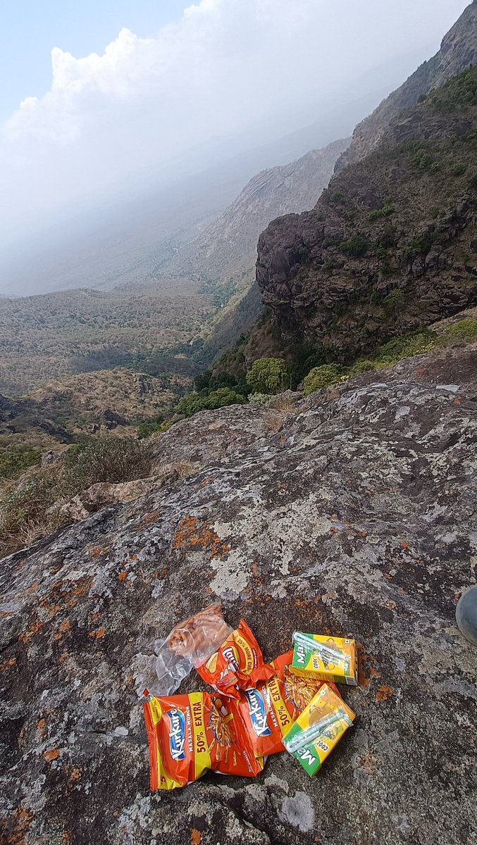 Vino_Ooty's tweet image. View Point near by HOME 🏡 

Just relaxing with sceneries ❣️
Top much of veyil koluthifyng 🌞

Sunday Relaxation ❣️

#nilgriis #mountains