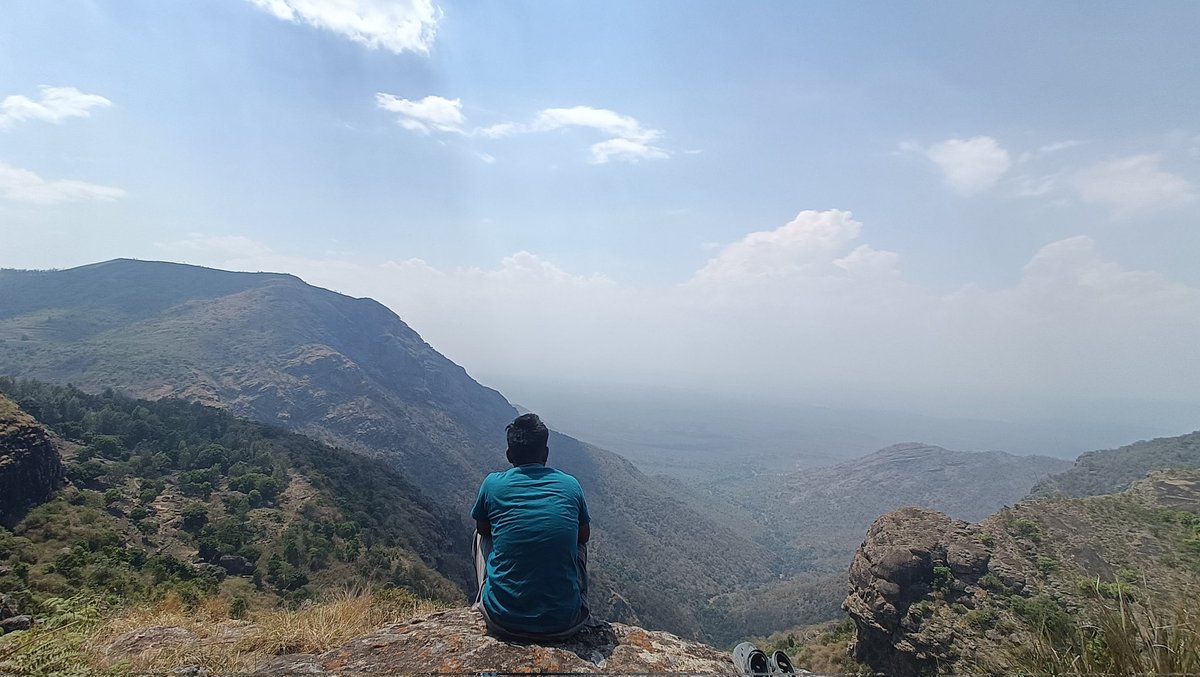 Vino_Ooty's tweet image. View Point near by HOME 🏡 

Just relaxing with sceneries ❣️
Top much of veyil koluthifyng 🌞

Sunday Relaxation ❣️

#nilgriis #mountains